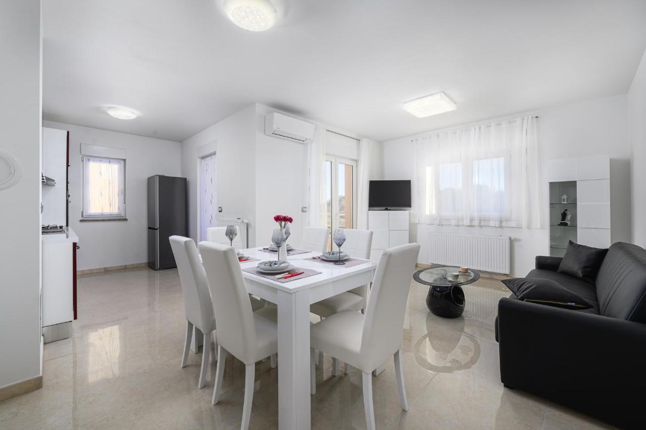 Stancija Amorozo 5 Poreč Buitenkant foto