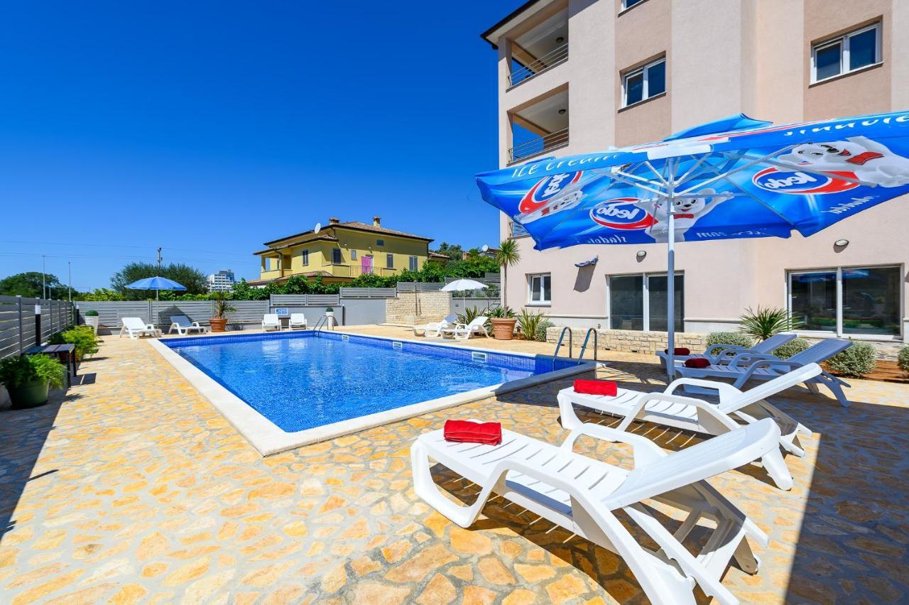 Stancija Amorozo 5 Poreč Buitenkant foto