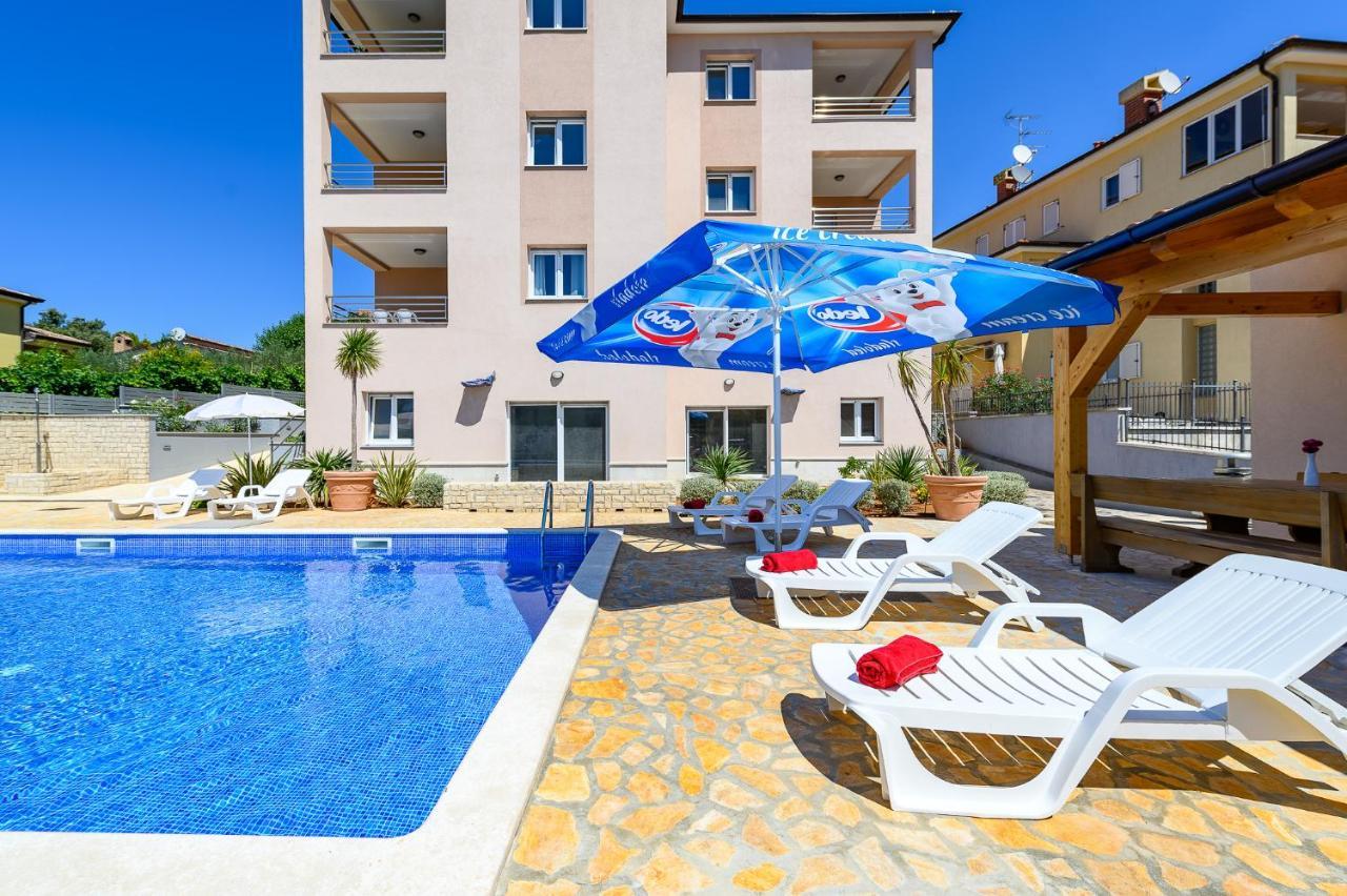 Stancija Amorozo 5 Poreč Buitenkant foto