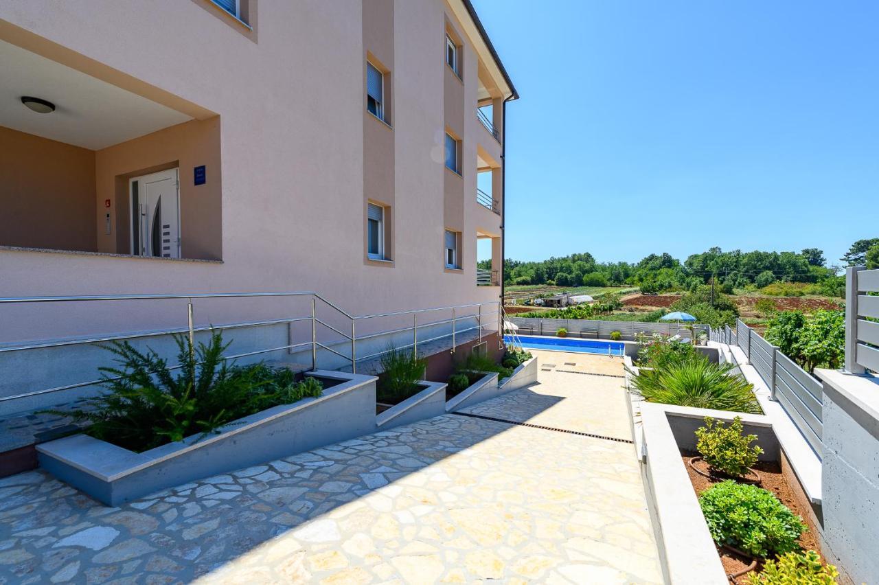 Stancija Amorozo 5 Poreč Buitenkant foto