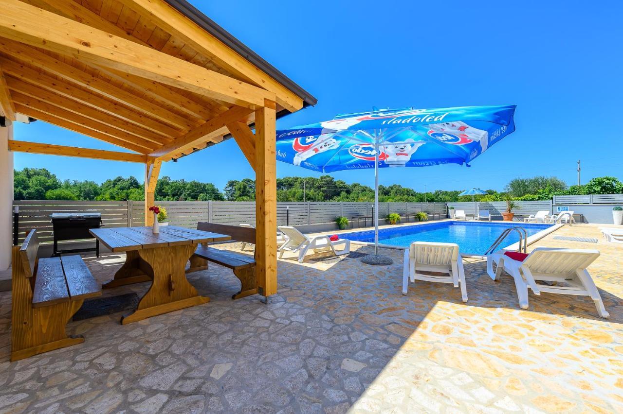 Stancija Amorozo 5 Poreč Buitenkant foto