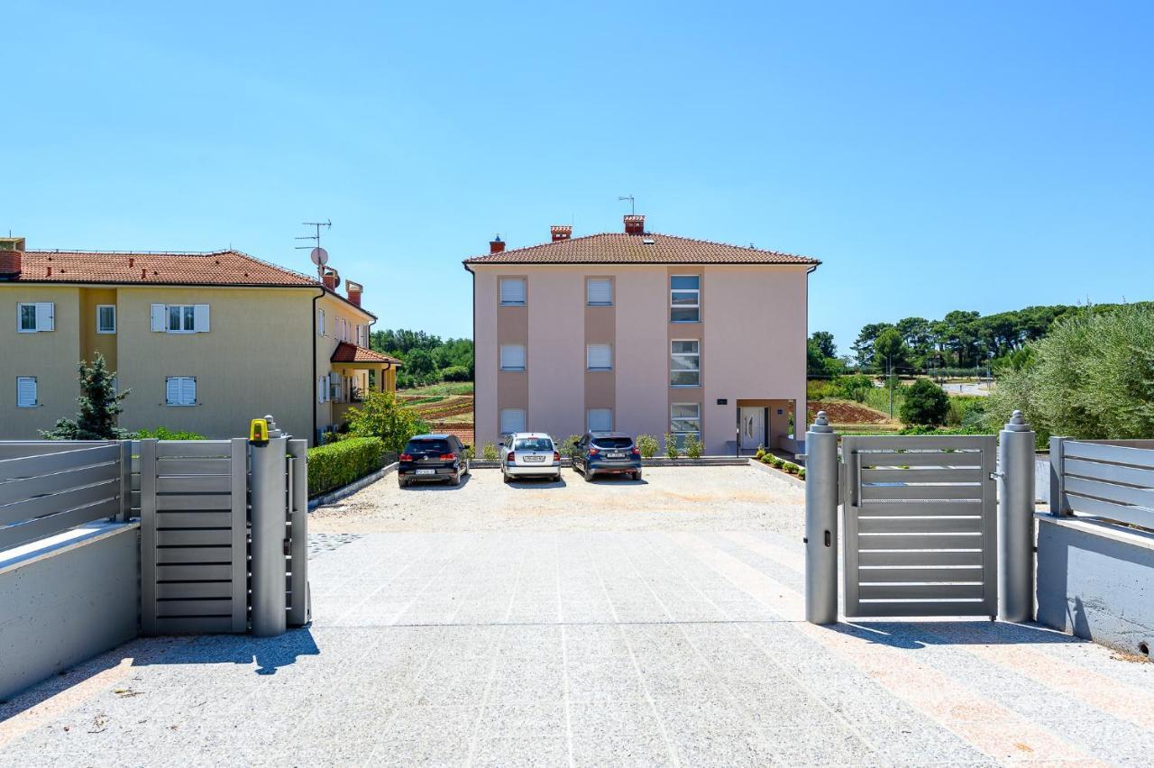 Stancija Amorozo 5 Poreč Buitenkant foto